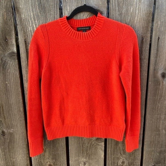 Women's Banana Republic Red Solid Tight-Knit Sweater S Cotton Crew Stretch Light - Picture 1 of 13